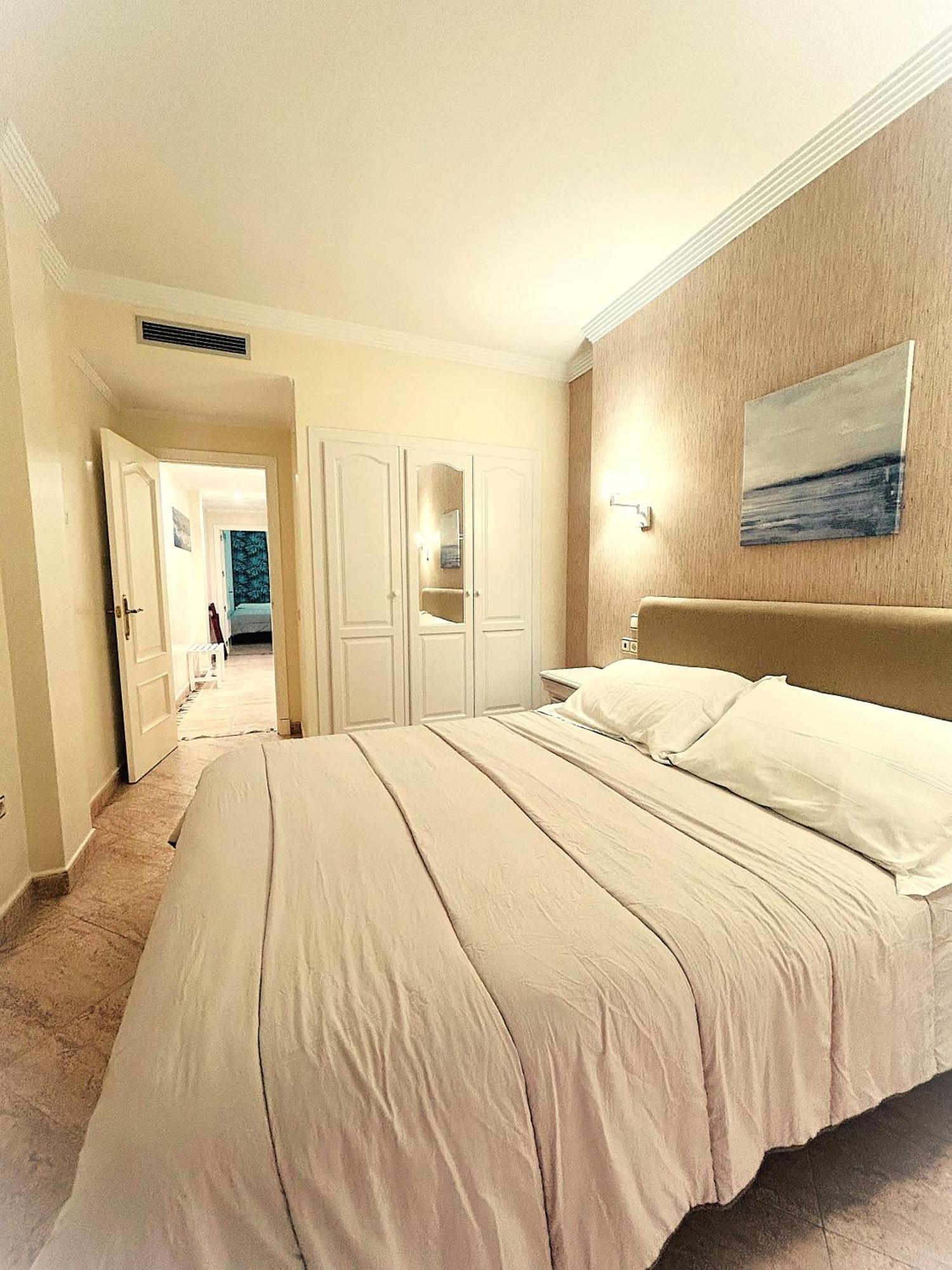 Hotel Playa Del Carmen Barbate Bagian luar foto